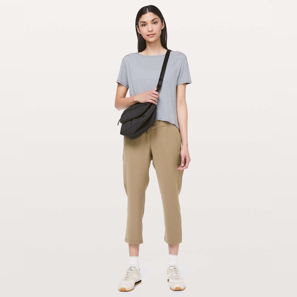 Lululemon On The Fly Crop Woven Pant in Frontier